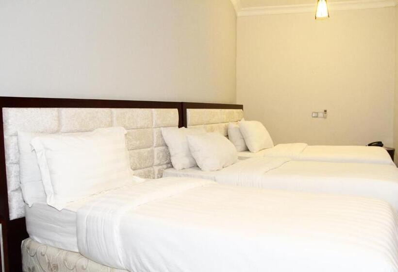 スタンダードトリプルルーム, Nejobugg Palace