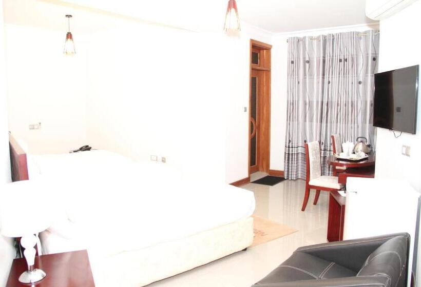 スタンダードトリプルルーム, Nejobugg Palace