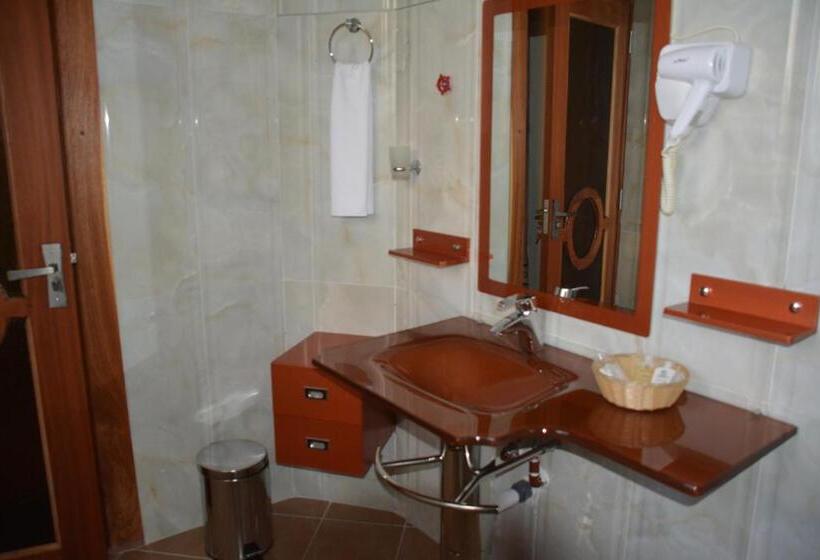 スタンダードトリプルルーム, Nejobugg Palace