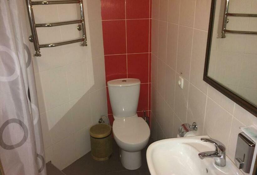 اتاق اکونومی, Pan Otaman