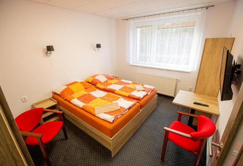 Deluxe Szoba, Rabbit