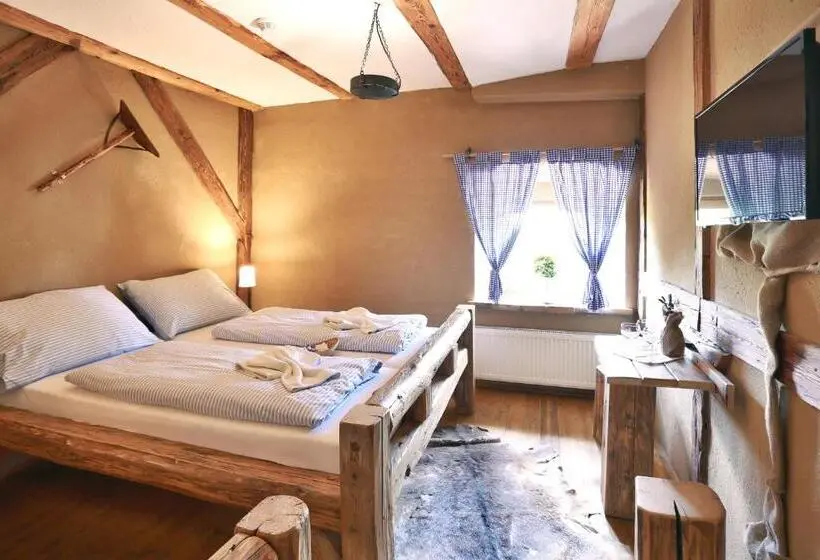 スタンダードトリプルルーム, Krčma Hotel U Císařské Cesty