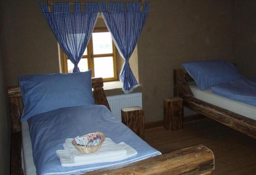 家庭间, Krčma Hotel U Císařské Cesty