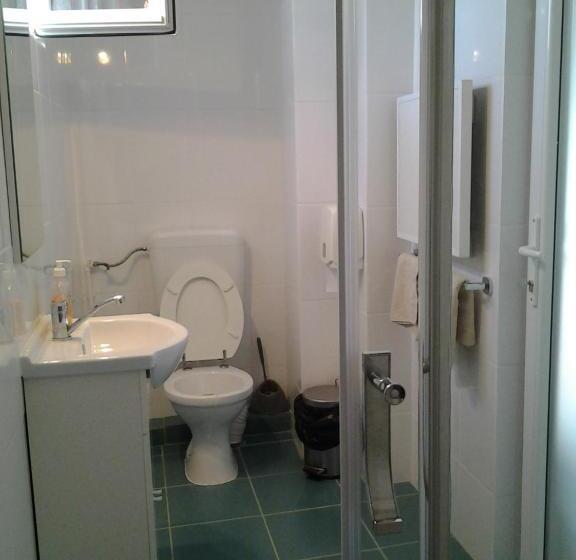 Номер Стандарт, Motel Traffic