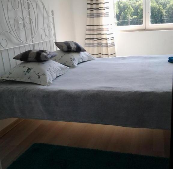 Номер Стандарт, Motel Traffic