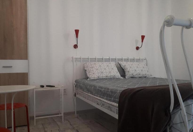 Номер Стандарт Трехместный, Motel Traffic