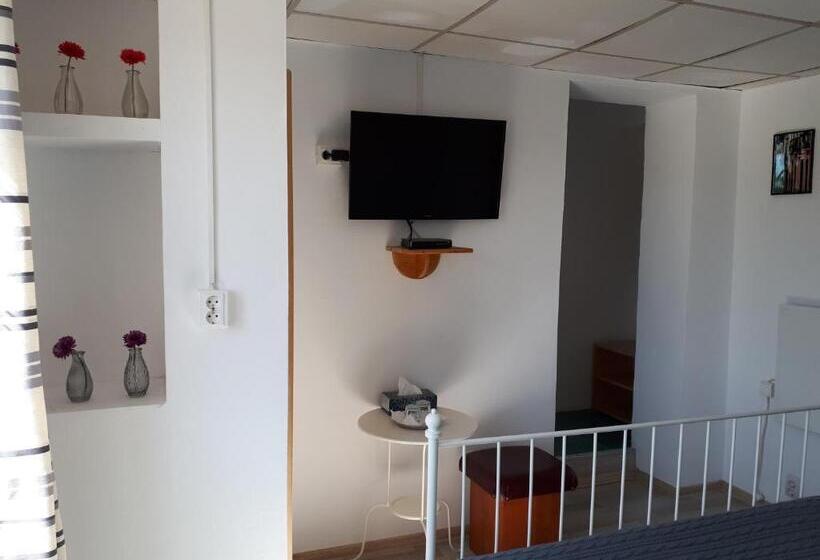 Номер Стандарт Индивидуальный, Motel Traffic