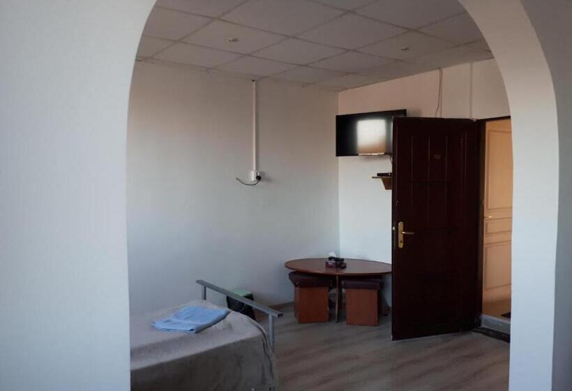 Четырехместный Номер Стандарт, Motel Traffic