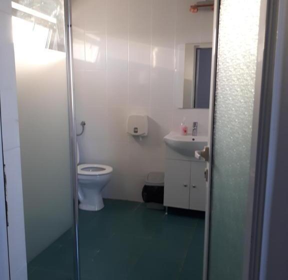 Четырехместный Номер Стандарт, Motel Traffic