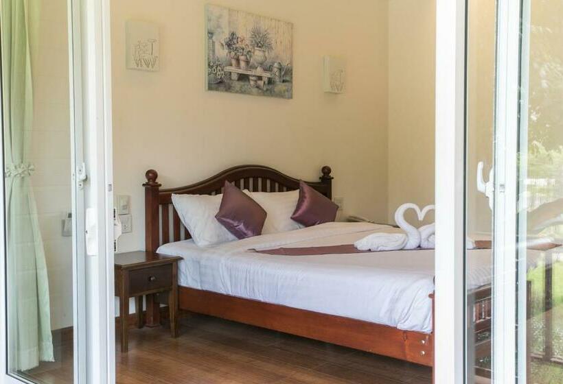 디럭스 룸, Nisasiri Boutique Resort