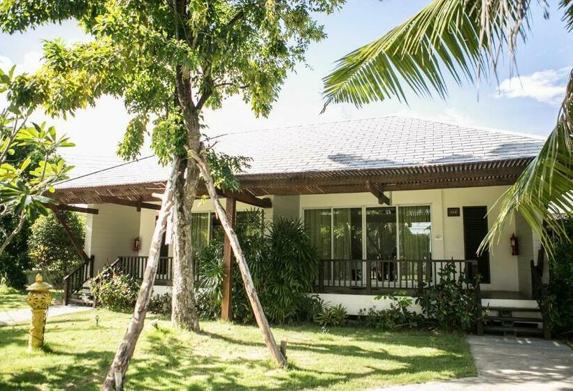 디럭스 룸, Nisasiri Boutique Resort