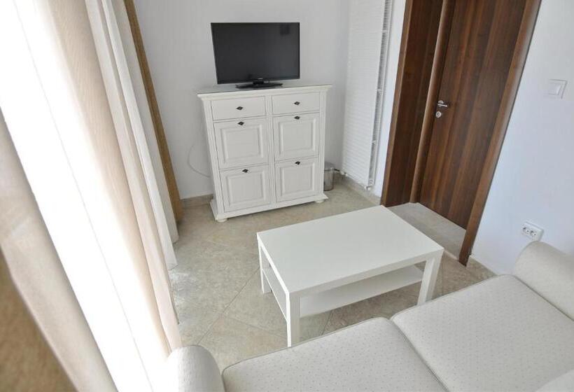 آپارتمان 1 خوابه با بالکن, Casa Marina