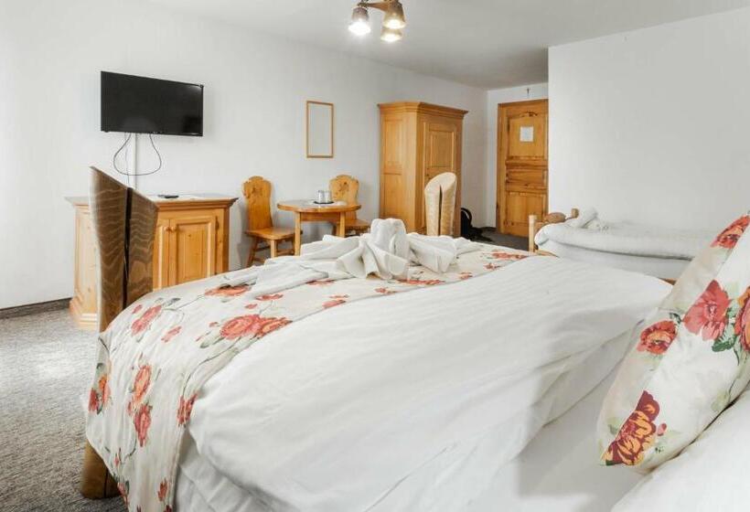 חדר סטנדרט לשלושה עם מרפסת, Penzion Koliba