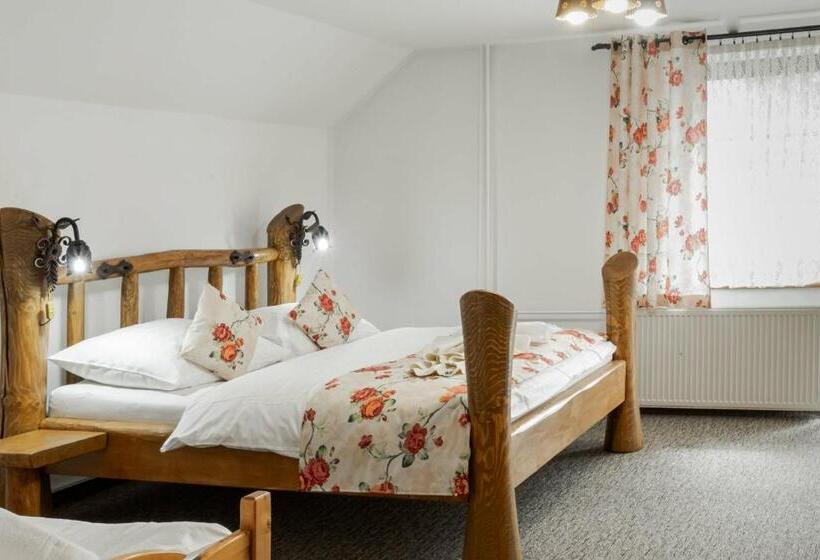 חדר סטנדרט לשלושה עם מרפסת, Penzion Koliba