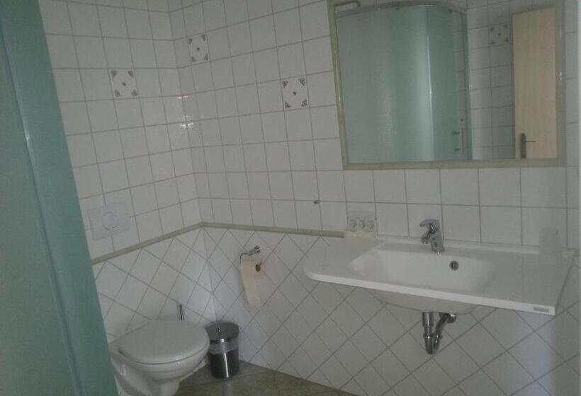 חדר סטנדרט לשלושה, Penzion Malovaný