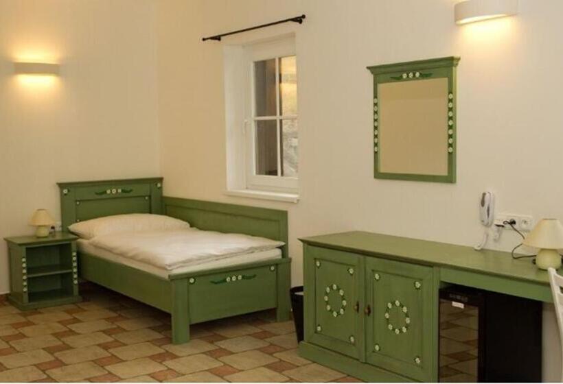 חדר סטנדרט לשלושה, Penzion Malovaný