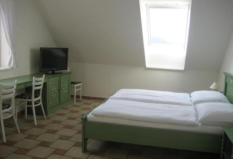 חדר סטנדרט לשלושה, Penzion Malovaný