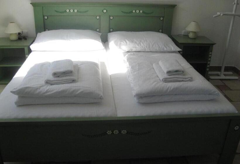 חדר סטנדרט לשלושה, Penzion Malovaný