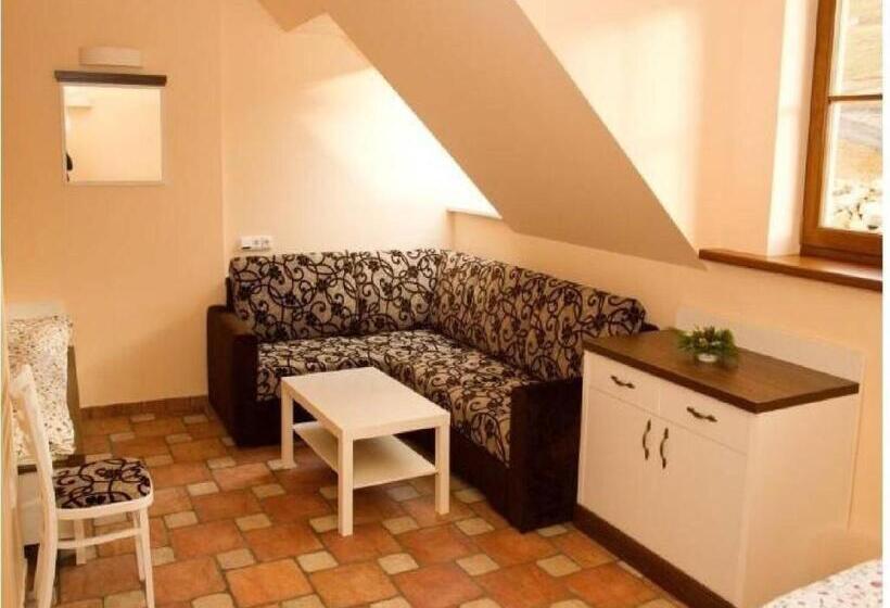 חדר סטנדרט לארבעה, Penzion Malovaný