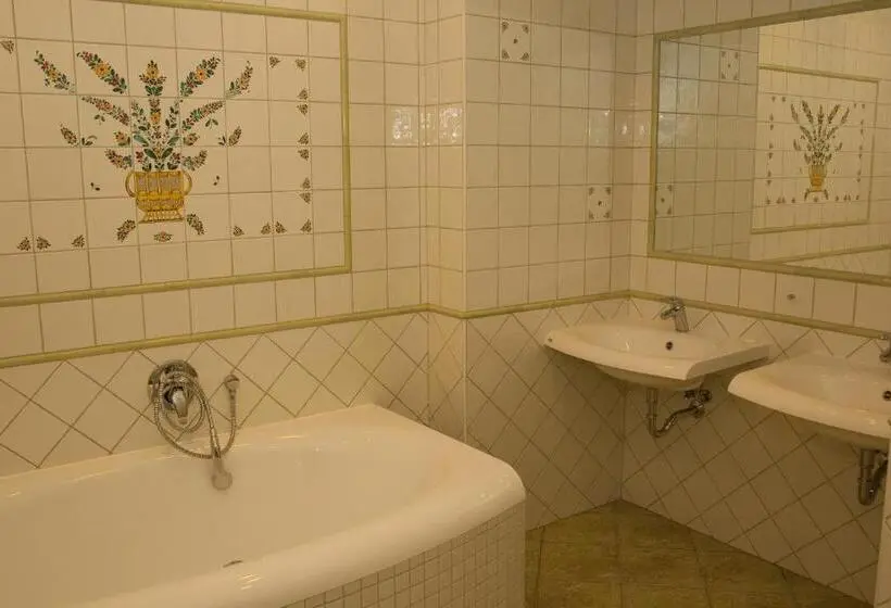 コンフォートルーム, Penzion Malovaný