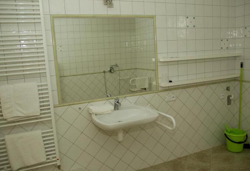 דירת חדר, Penzion Malovaný