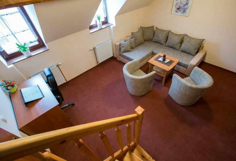 メゾネットスイート, Penzion U řeky