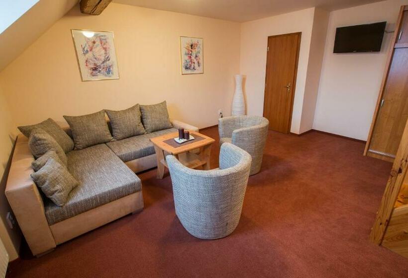 メゾネットスイート, Penzion U řeky