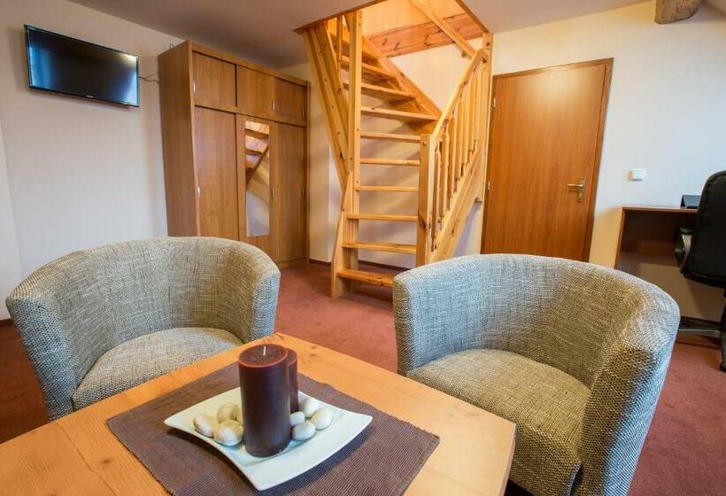 メゾネットスイート, Penzion U řeky