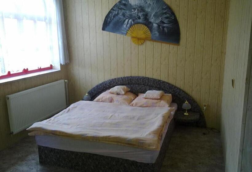 Lakosztály, Studánka