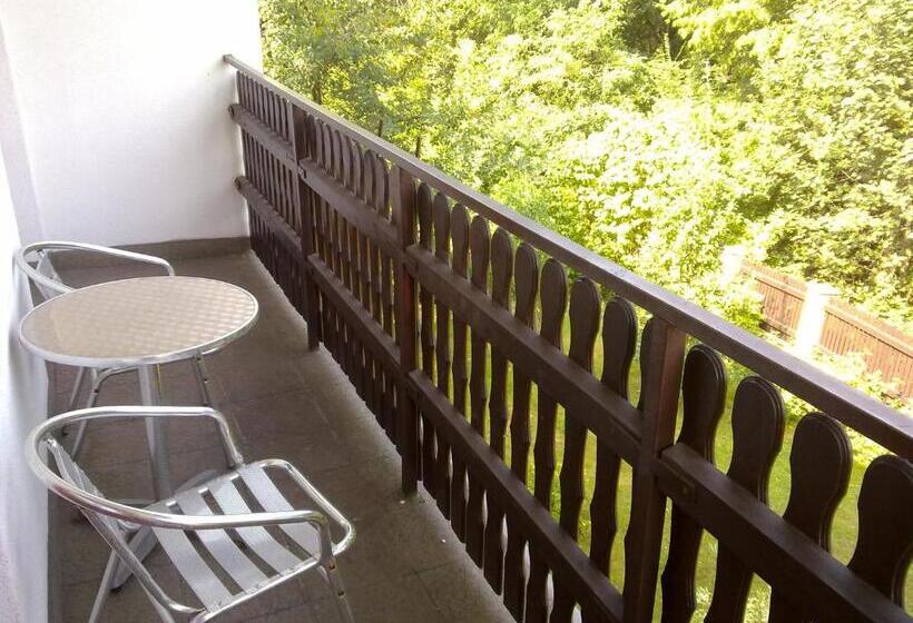 Lakosztály, Studánka