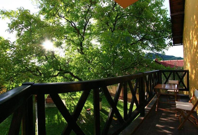 复式套房, Pensiunea Elena