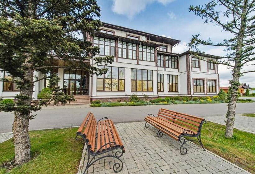 Семейный Номер, Olympic Village