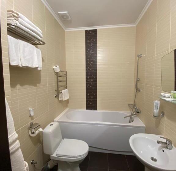 חדר משפחתי, Olympic Village