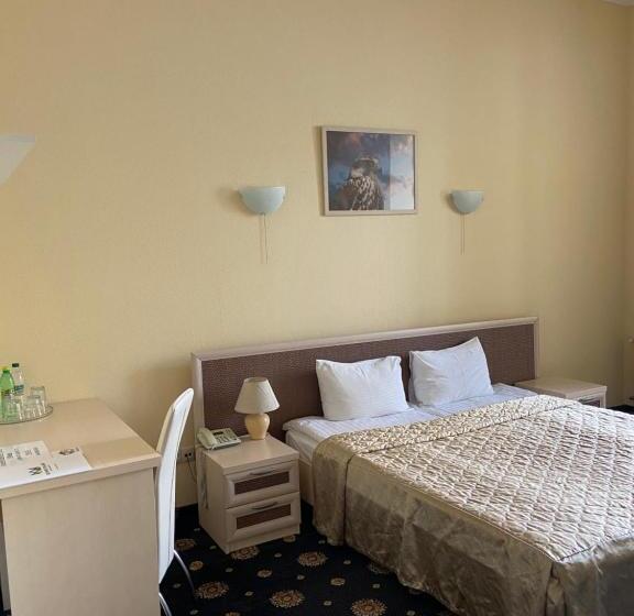 חדר משפחתי, Olympic Village