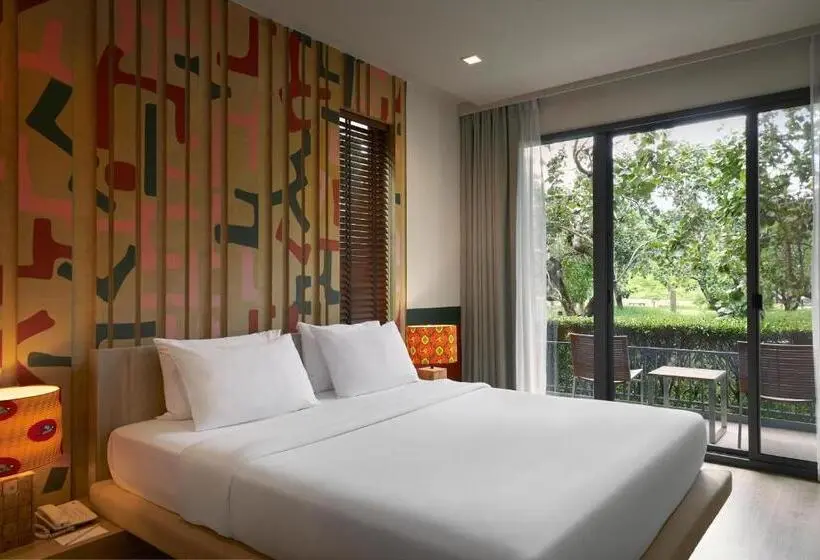 キングサイズベッドのスタンダードルーム, The Peri Hotel Khao Yai