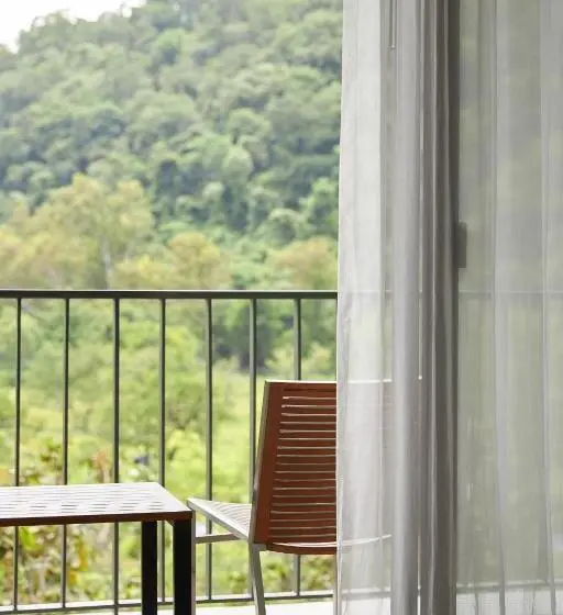 キングサイズベッドのスタンダードルーム, The Peri Hotel Khao Yai