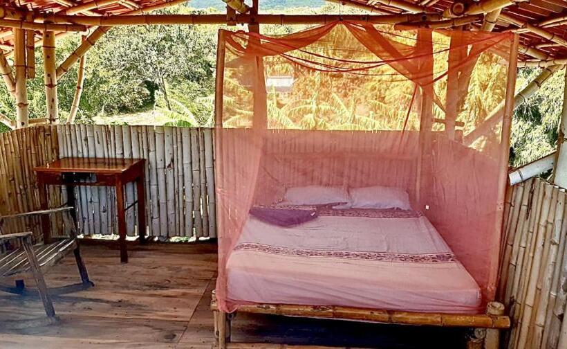 بنجلو عائلى, Finca La Magia