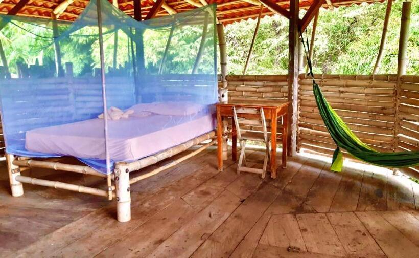 بنجلو عائلى, Finca La Magia