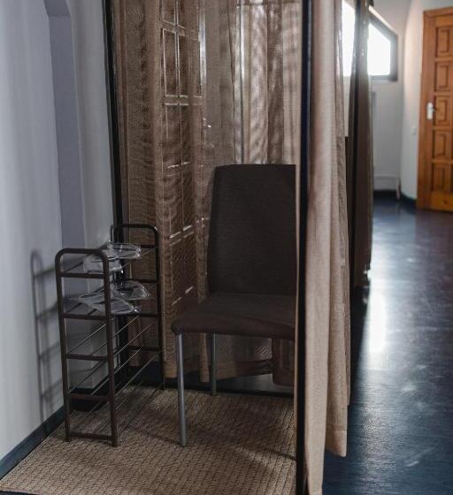 חדר סופריור לארבעה, Kolyba Opryshkiv