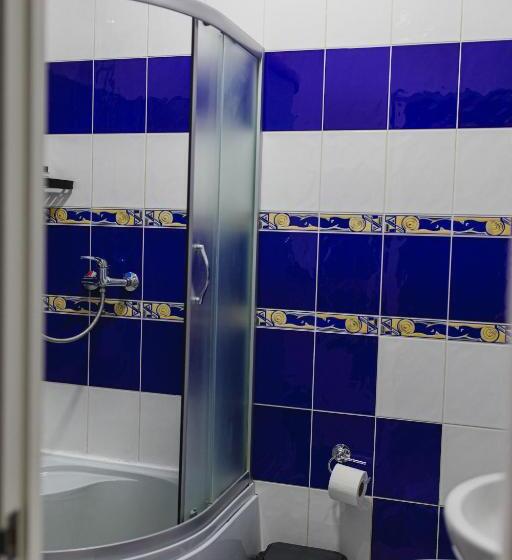 חדר סופריור לארבעה, Kolyba Opryshkiv