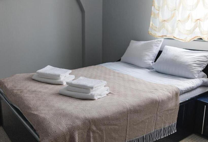 חדר סופריור לארבעה, Kolyba Opryshkiv