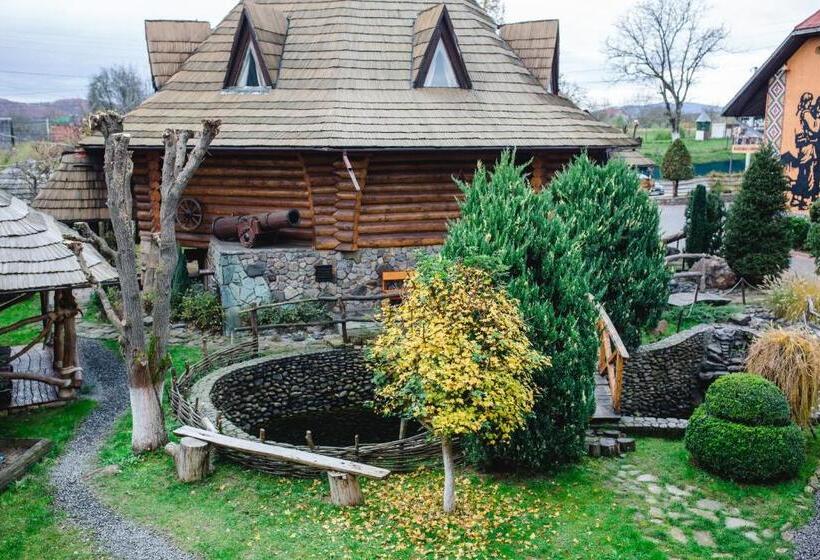 חדר לארבעה סטנדרטי עם מרפסת, Kolyba Opryshkiv