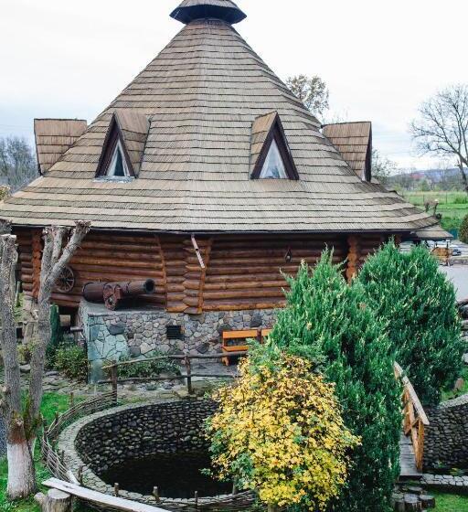 חדר לארבעה סטנדרטי עם מרפסת, Kolyba Opryshkiv