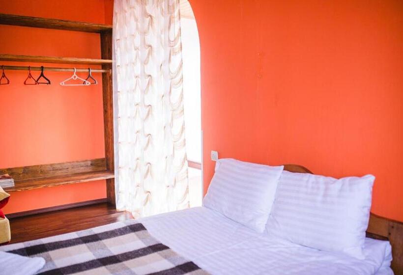 חדר משפחתי, Kolyba Opryshkiv