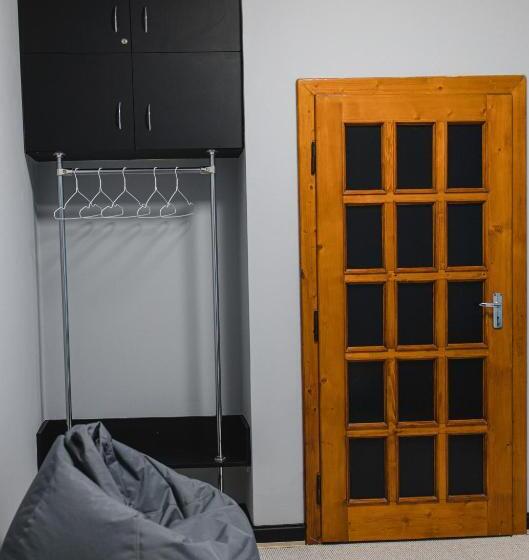 חדר סופריור לארבעה, Kolyba Opryshkiv