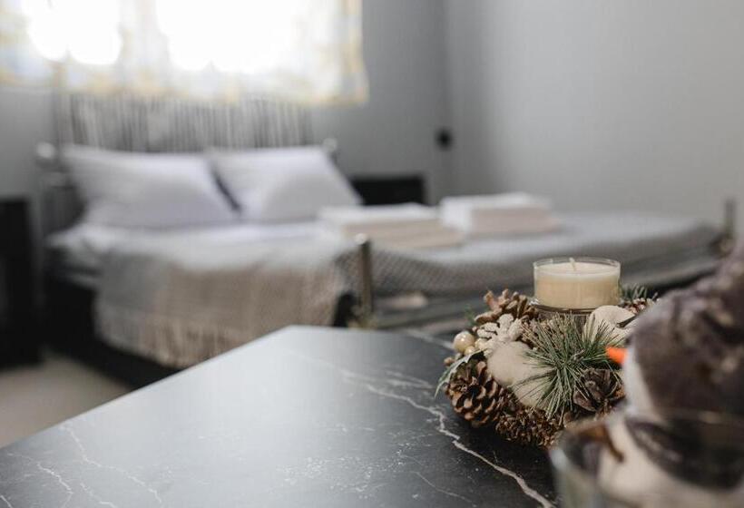 חדר סופריור לארבעה, Kolyba Opryshkiv