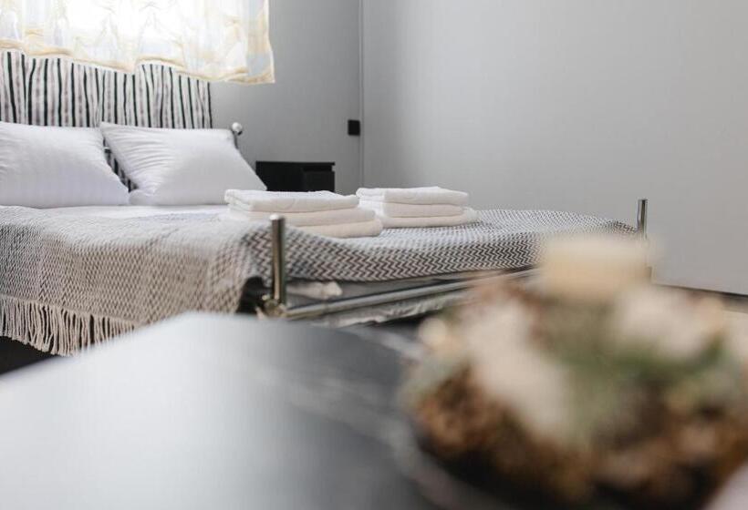 חדר סופריור לארבעה, Kolyba Opryshkiv