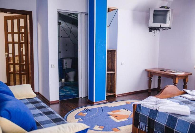 חדר לארבעה סטנדרטי עם מרפסת, Kolyba Opryshkiv