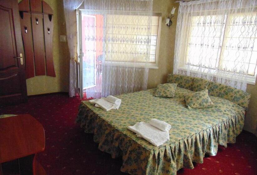 스탠다드 룸 킹사이즈 침대, Serpanok