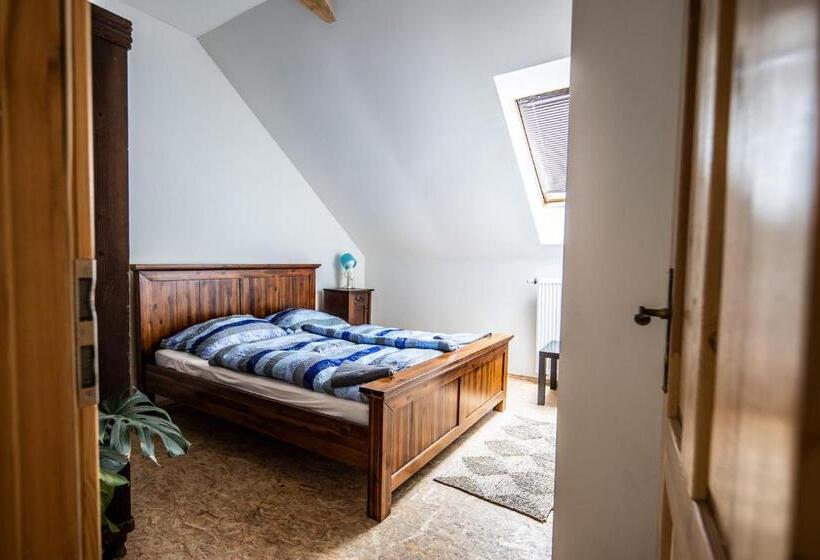 Люкс 2 Спальни, Statek Luníkov